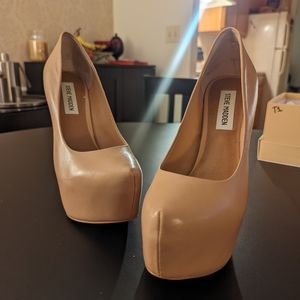Rare! Steve Madden Deja Vu Dejavu platform high heels pumps. 6" Blush. Size 8.